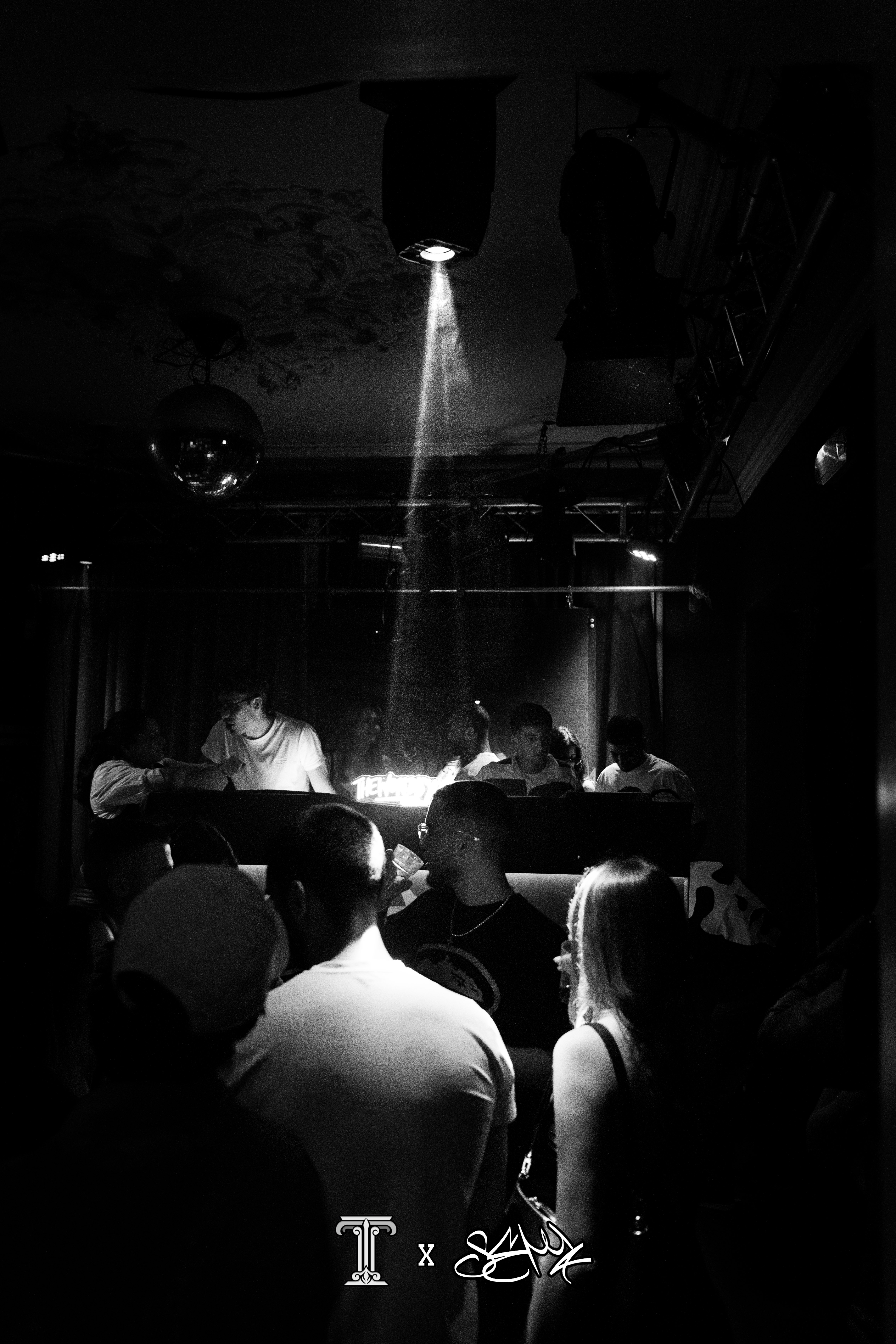 Traphoven party atmosphere